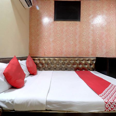 Oyo Flagship 81569 The Red Rose Inn นิวเดลี ภายนอก รูปภาพ