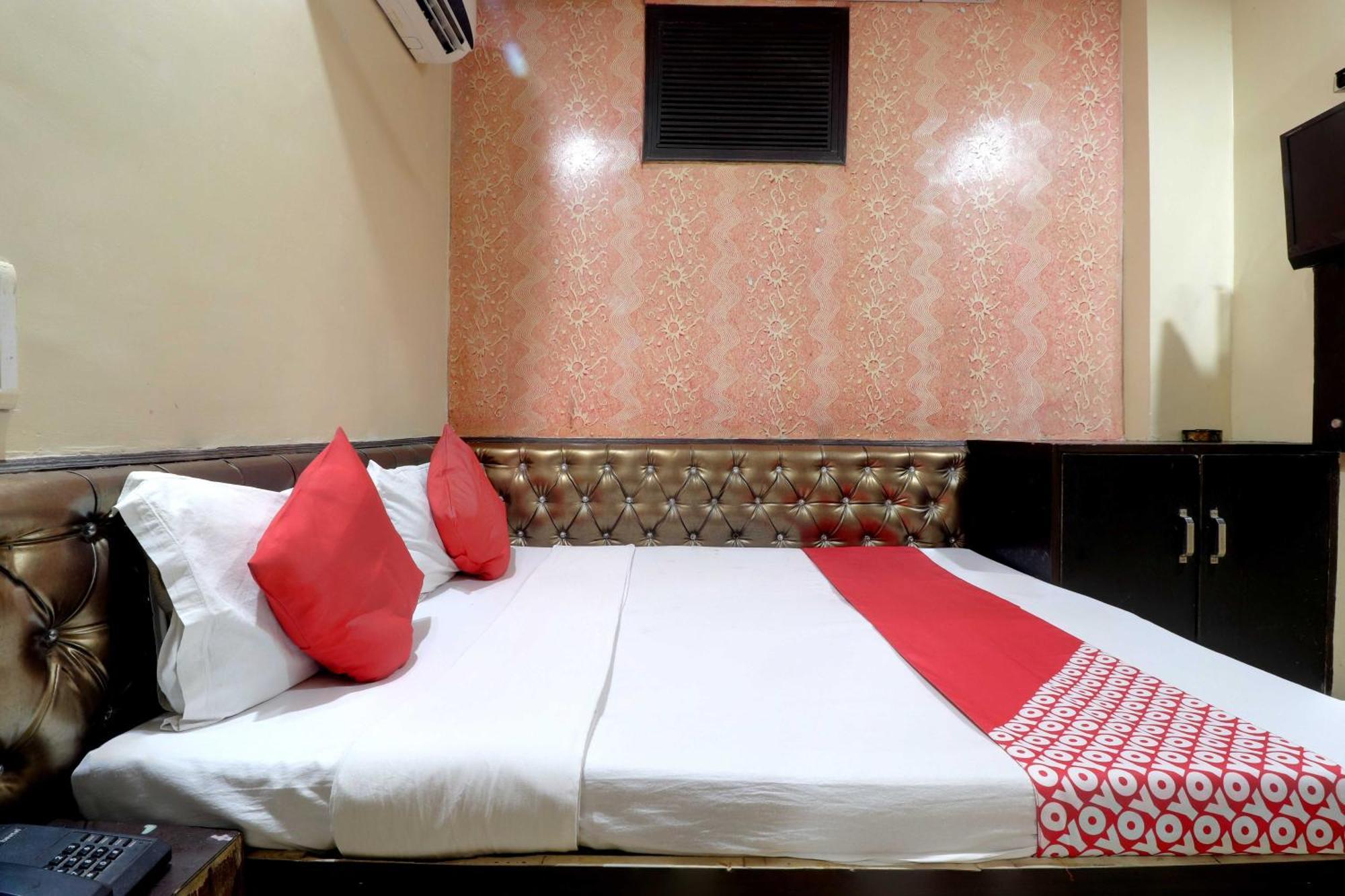 Oyo Flagship 81569 The Red Rose Inn นิวเดลี ภายนอก รูปภาพ
