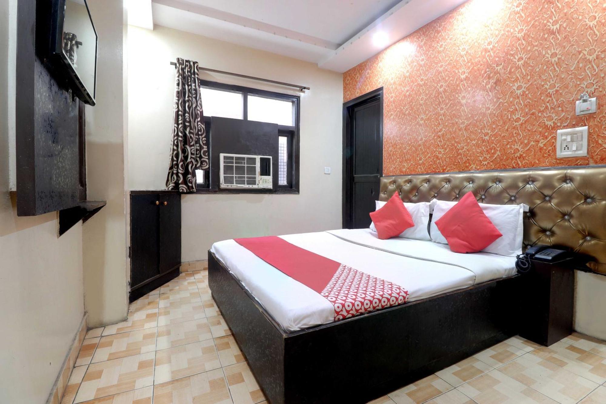 Oyo Flagship 81569 The Red Rose Inn นิวเดลี ภายนอก รูปภาพ