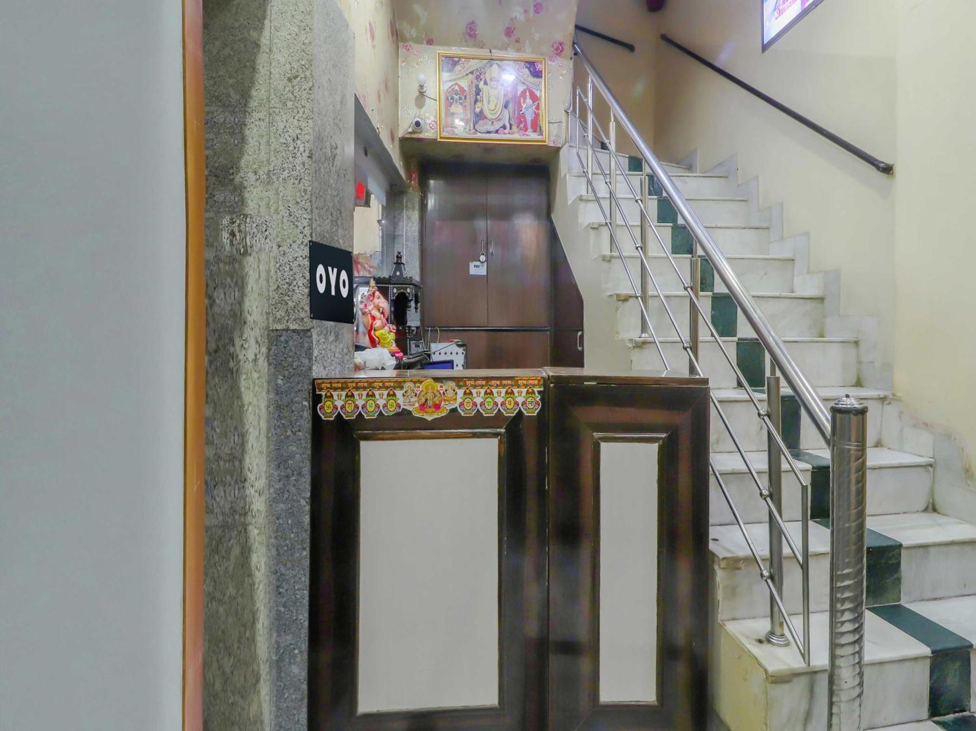 Oyo Flagship 81569 The Red Rose Inn นิวเดลี ภายนอก รูปภาพ