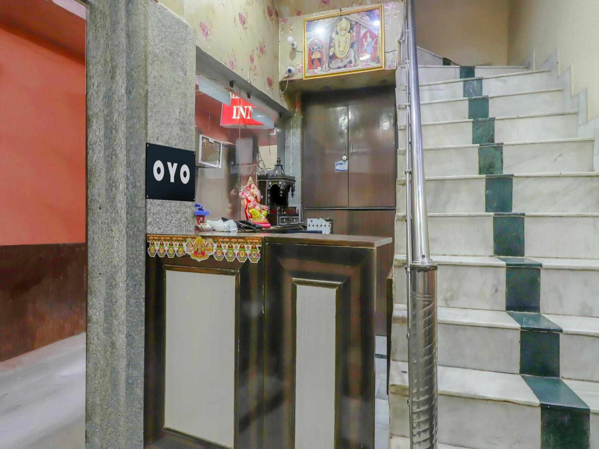 Oyo Flagship 81569 The Red Rose Inn นิวเดลี ภายนอก รูปภาพ